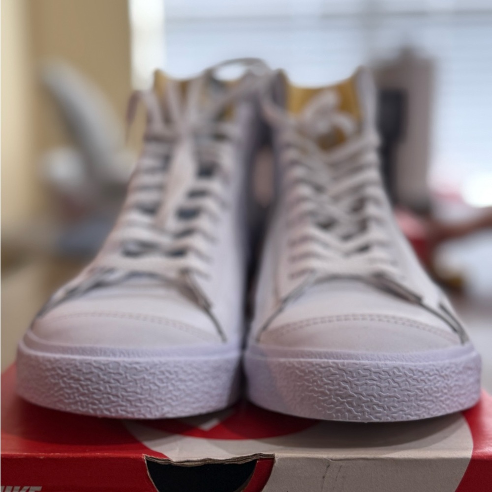 Nike Blazer Mid '77 BG in White and Yellow - Picture 6 of 9
